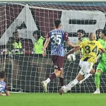 Fenerbahçe zorlu derbide son dakikada güldü! Trabzon'da gol düellosu