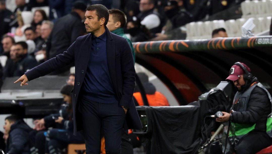 Giovanni van Bronckhorst’tan üç değişiklik